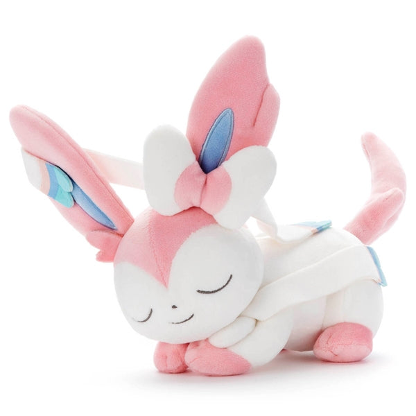 Schlafendes Feelinara Plüschtier Sylveon Plushie - Pokemon Center Japan Original -Takara Tomy